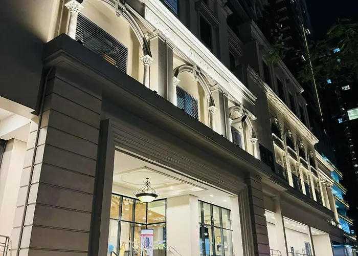 Andi And Frances Place At Bgc Apartment *